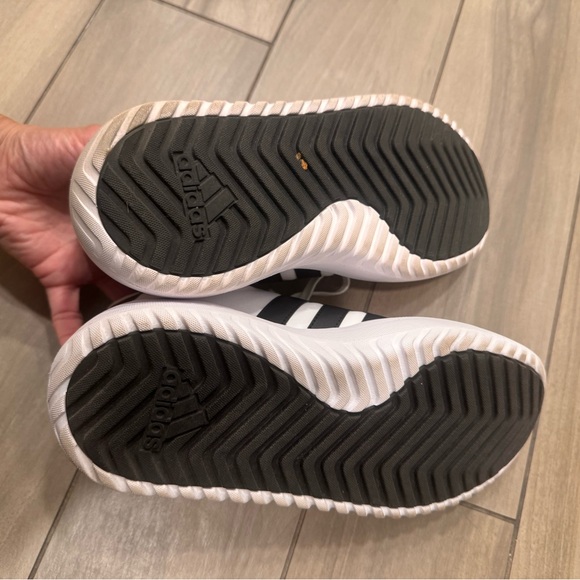 Women’s Adidas Classic White Sneakers with Black Stripes - Picture 3 of 7